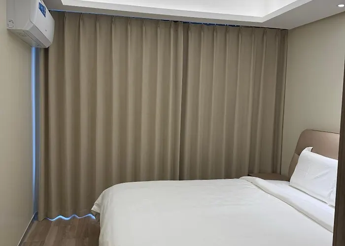 Center Business Hotel-near Airport And Pitx Manille