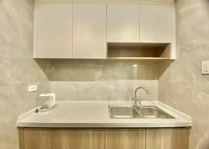 Center Business Hotel-near Airport And Pitx Manille