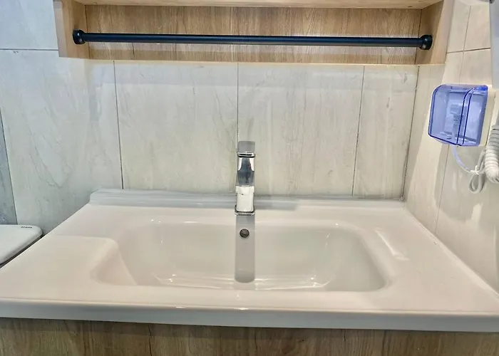 Center Business Hotel-near Airport And Pitx Manille