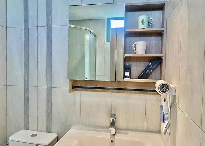 Center Business Hotel-near Airport And Pitx Hotel